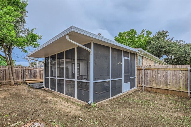 Building Photo - 1016 Thackeray Ln