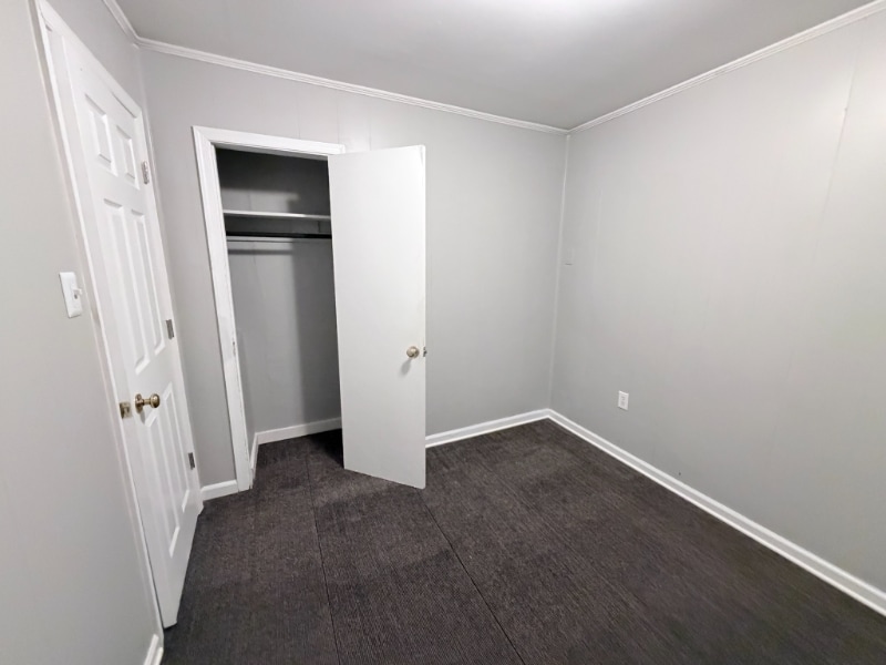 Building Photo - 205 Alesa Dr