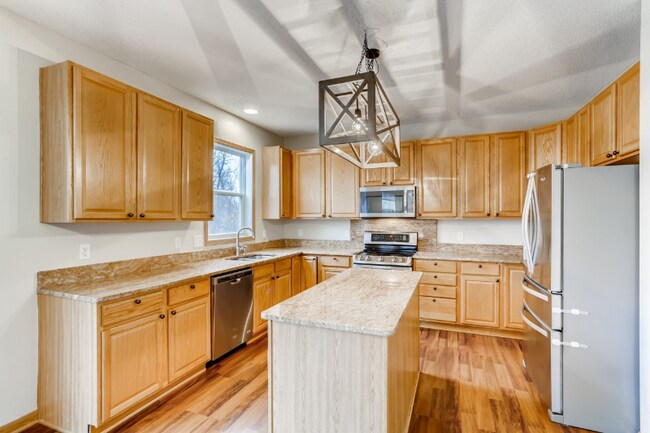 Building Photo - 7586 Inland Ln N