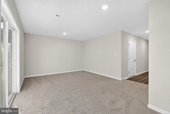 Building Photo - 159 Sandy Rdg Rd