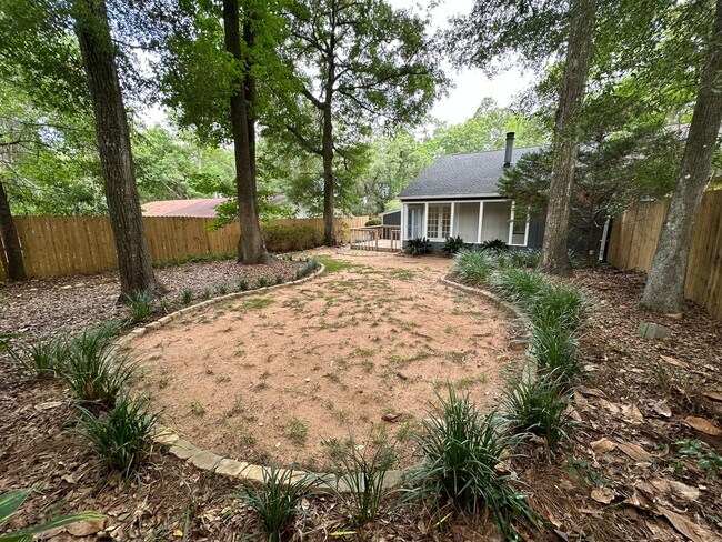 Building Photo - Beautifully maintained 2/1 in Brewster Est...