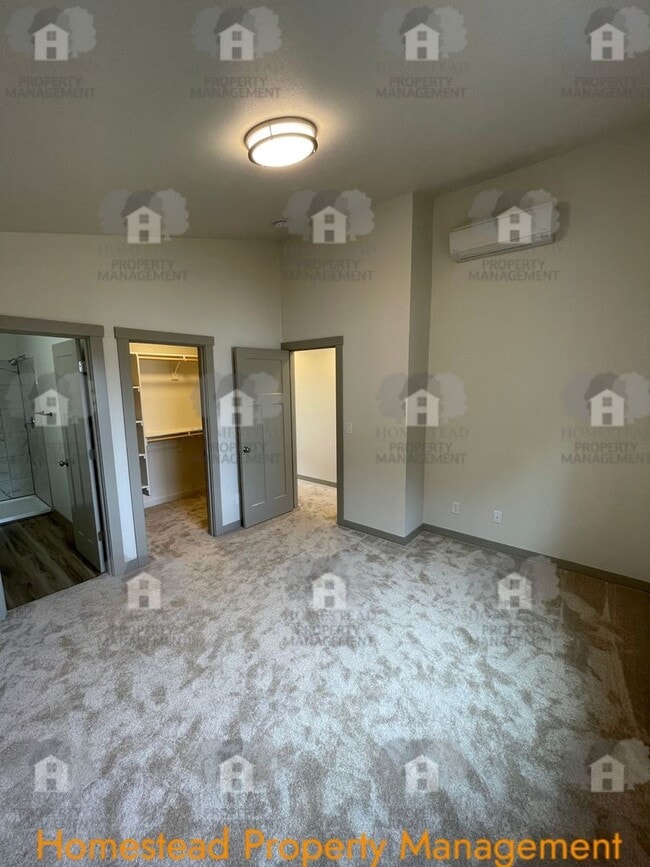 Building Photo - BEAUTIFUL HOME IN DALLAS!