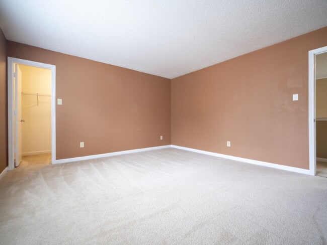 Building Photo - 910 Torsion Lane