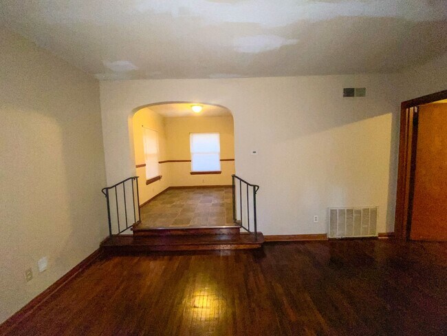 Building Photo - 1604-1604 S Fares Ave