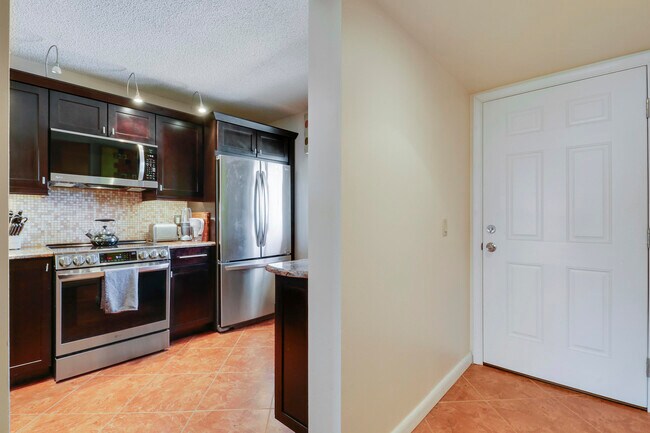 Building Photo - 601 S Seas Dr