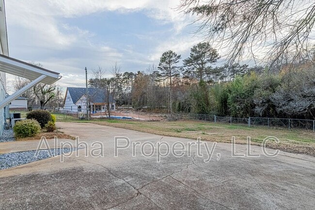 Building Photo - 314 S Plainview Dr
