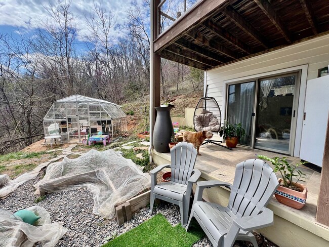 Building Photo - Live the Hobby Farm Dream in Shawsville, VA!