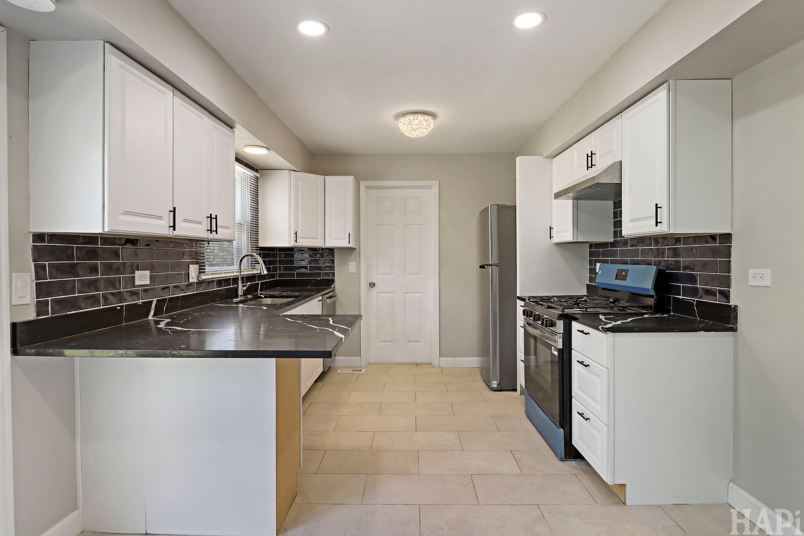 Building Photo - 2208 Kensington Dr