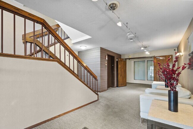 Building Photo - 3200 Virginia Ave S