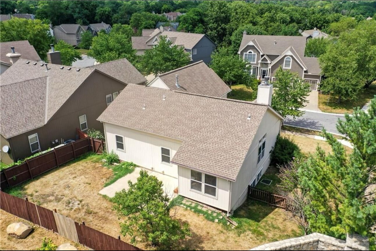 Building Photo - 8003 W 122nd Ter
