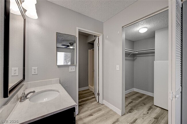 Building Photo - 1305 Kari Lee Ct