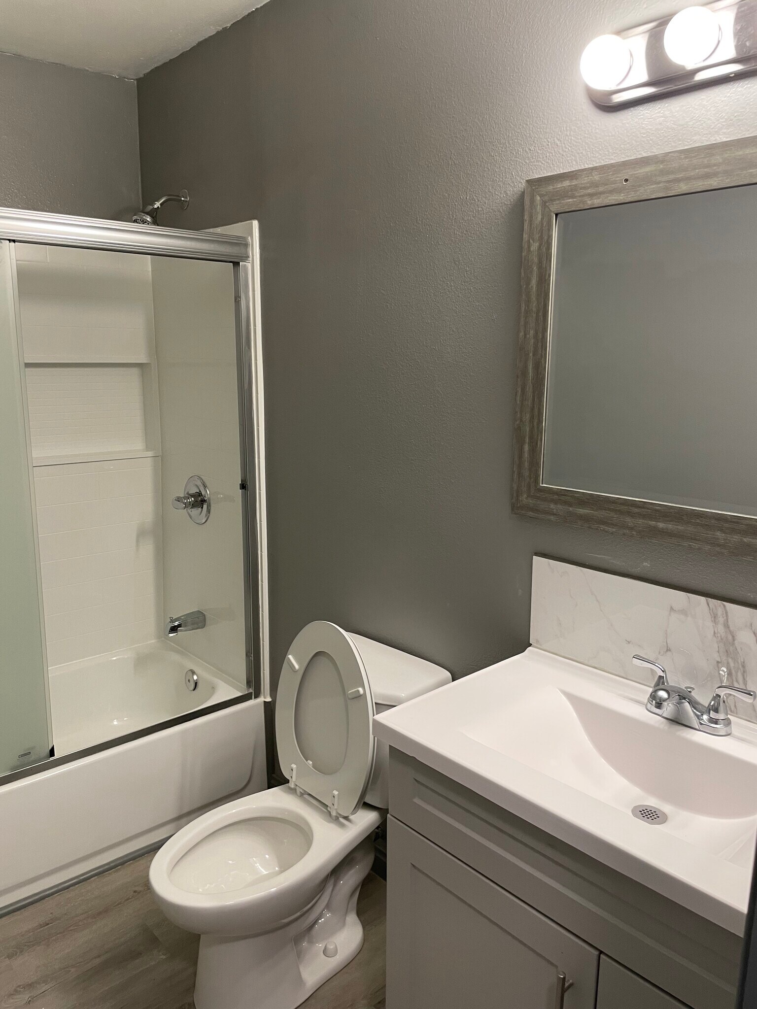 2nd Bath - 1011 W 7th St