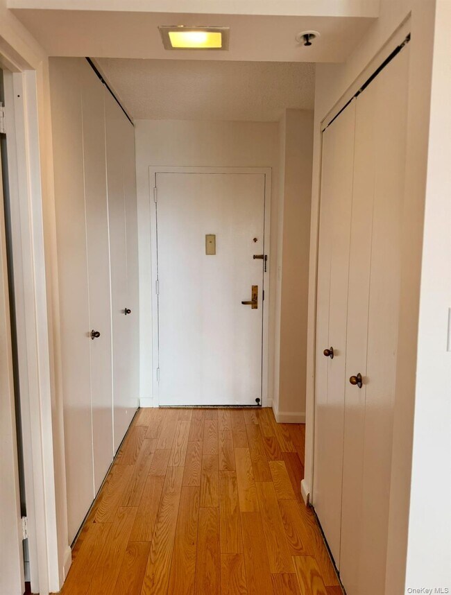 Building Photo - 25 Rockledge Ave