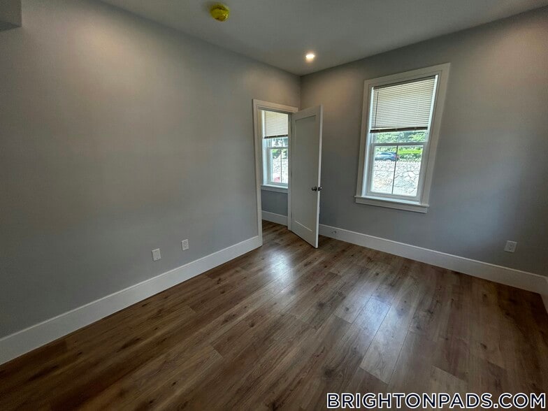 Building Photo - 124 Kenrick St