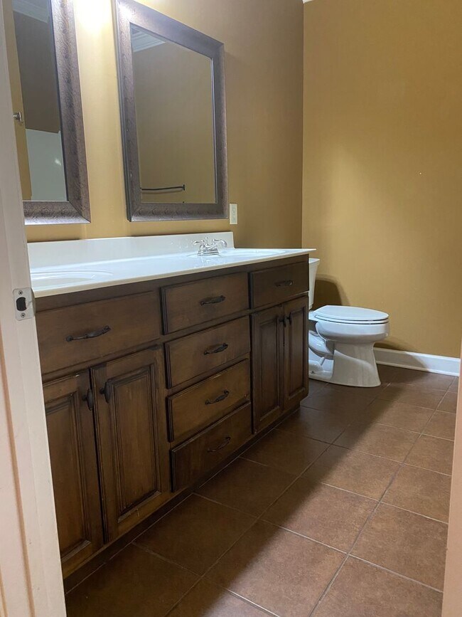 Building Photo - Warm & Welcoming 3BR Home