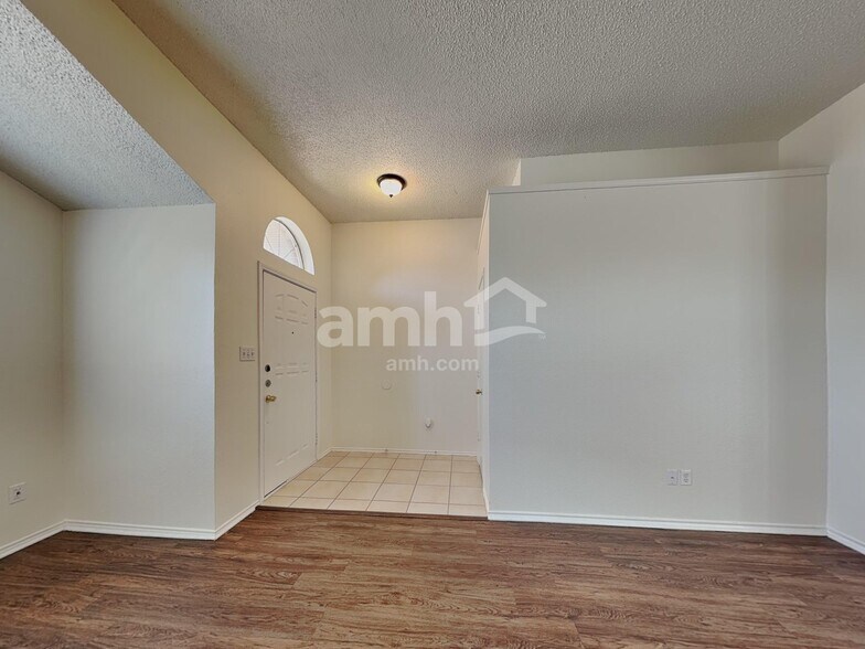 Building Photo - 10236 Westward Dr