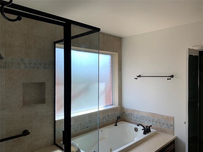 Building Photo - 601 Hidden Oak Ct