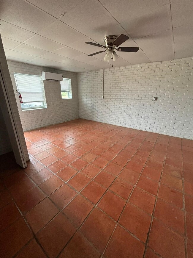 Building Photo - 1627 FM351