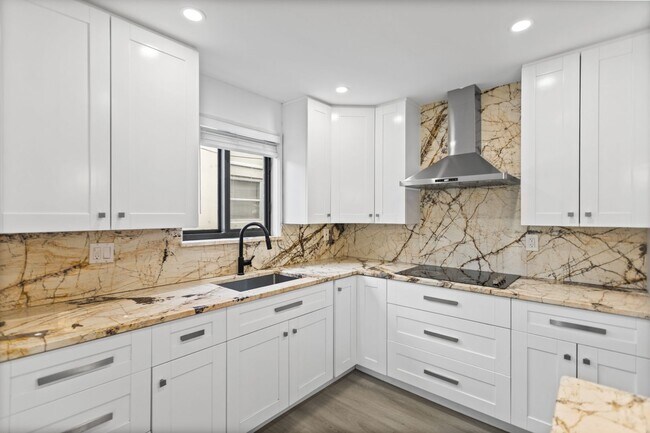 Building Photo - Beautiful home in quiet neighborhood