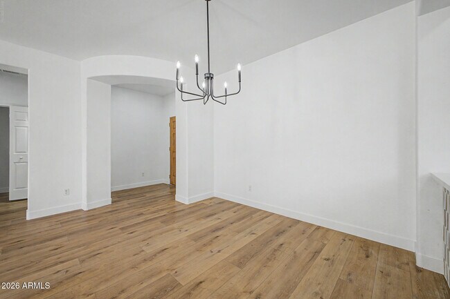 Building Photo - 706 E Las Colinas Pl