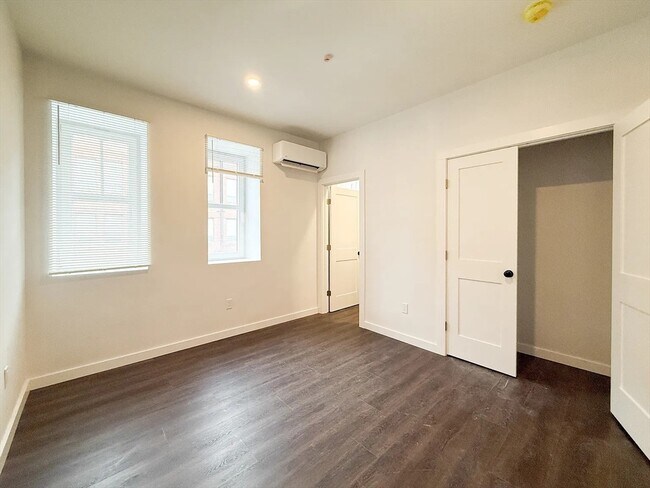 Building Photo - 71 Perrin St
