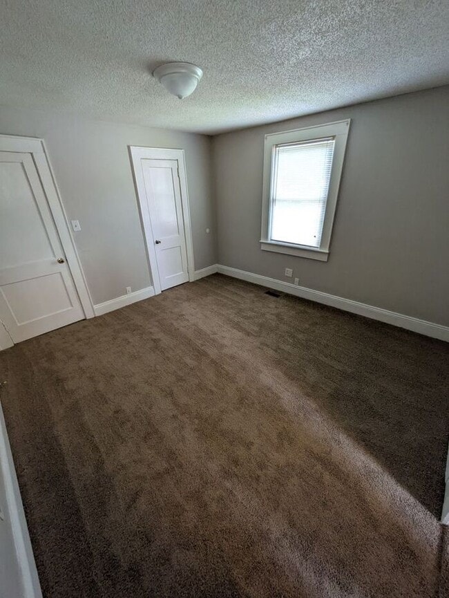 Building Photo - 2BD/2BA House in Hickory