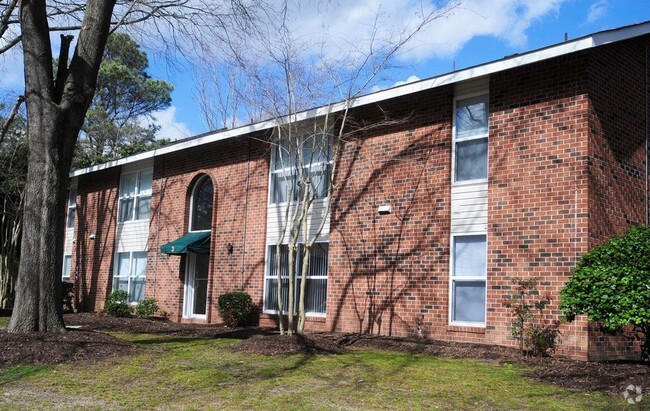 Building Entrance - Olde Jamestowne Apartments