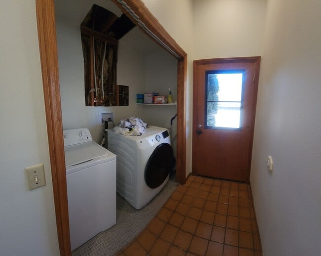 Building Photo - Bigger than average home in SLO! Lots of space!