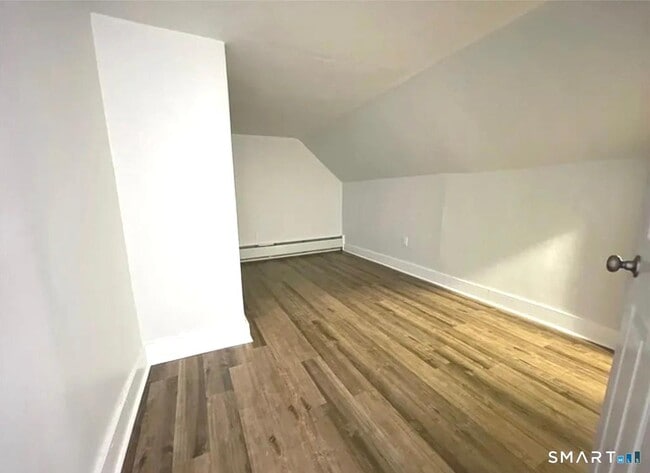 Building Photo - 30 Anthony St