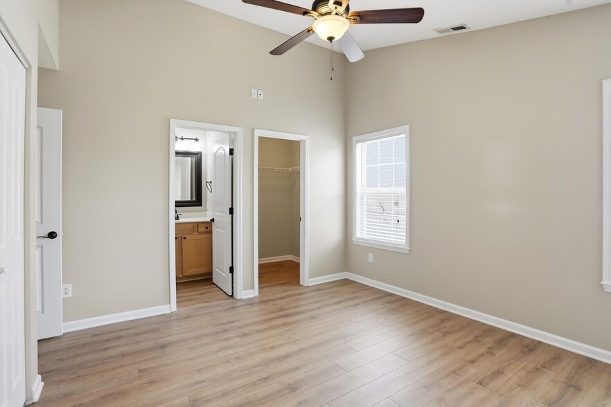 Building Photo - 5561 Wild Horse Dr