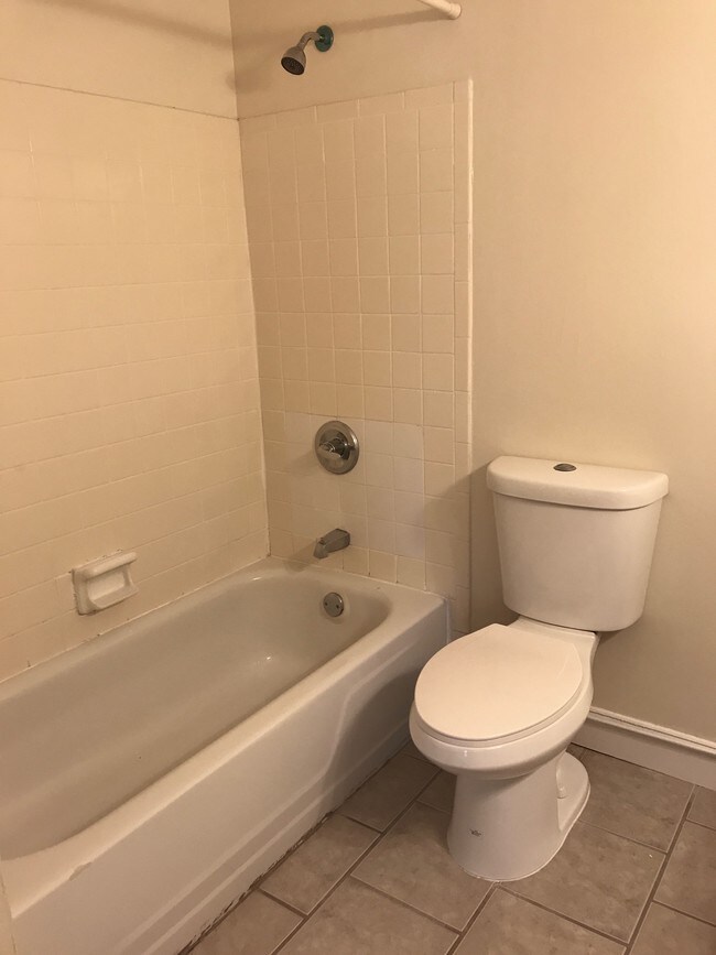 Building Photo - 330 Winding River Dr