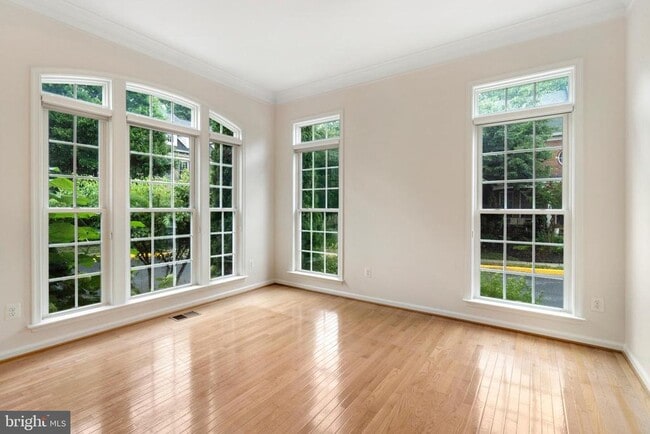 Building Photo - 8880 Olive Mae Cir