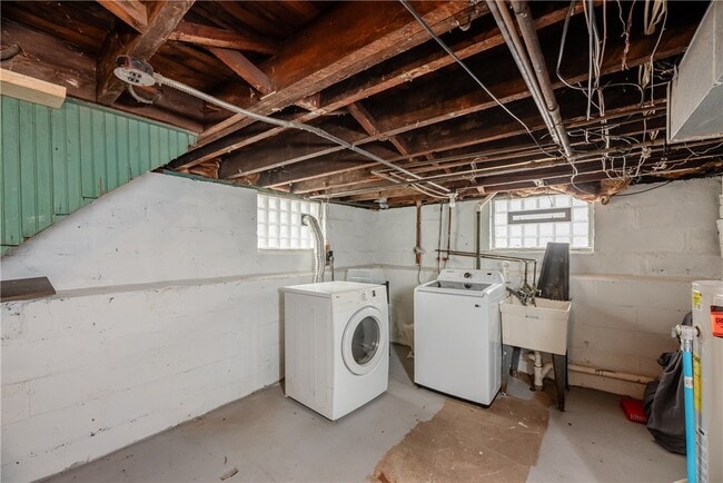 Building Photo - 57 Anthony St