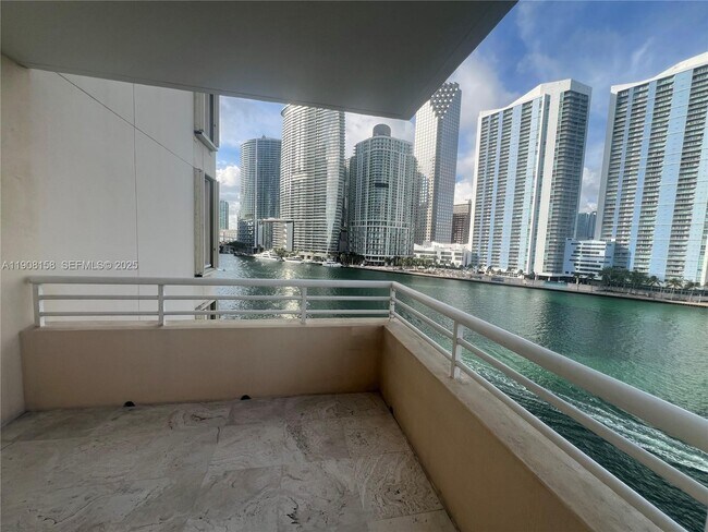 Building Photo - 888 Brickell Key Dr