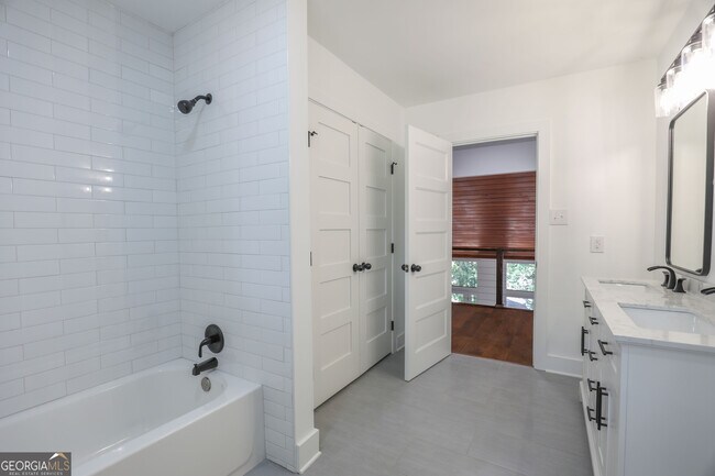 Building Photo - 212 Southland Dr