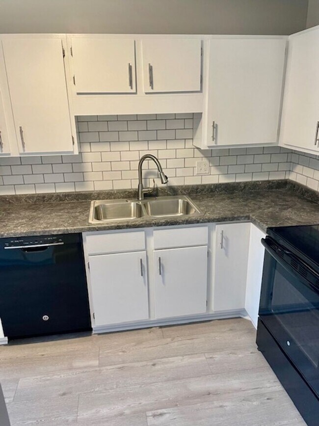 Building Photo - 1 Bed/1 Bath Condo by Hyland Park Reserve!...