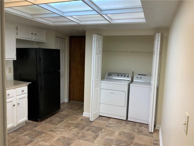 Building Photo - 4167 Oak Ferry Dr NE