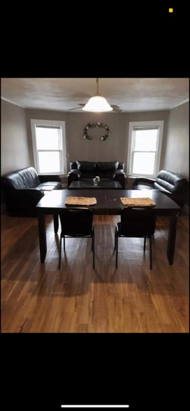 Building Photo - 112 Murray St