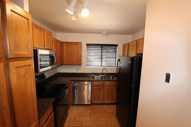 Building Photo - Ground-Level 2 Bedroom Condo in Pineview Village | Covered Parking + Storage