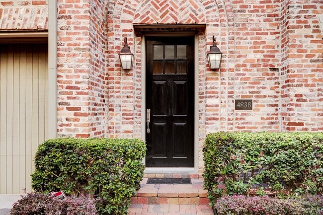 Building Photo - 4838 Austin St