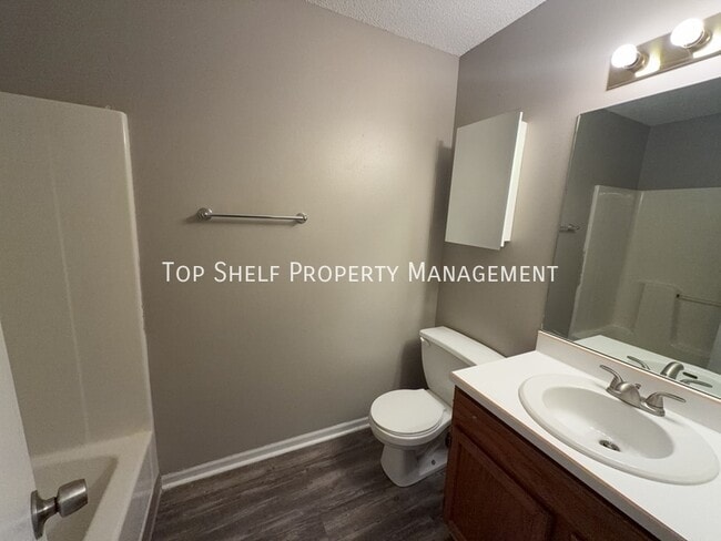 Building Photo - 1122 SE Mill Pond Ct