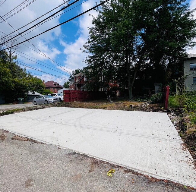 Building Photo - 343 E 12th Ave