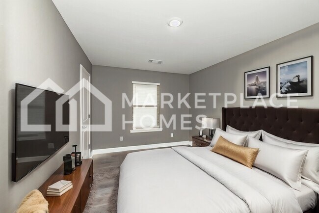 Building Photo - 417 W 20th St