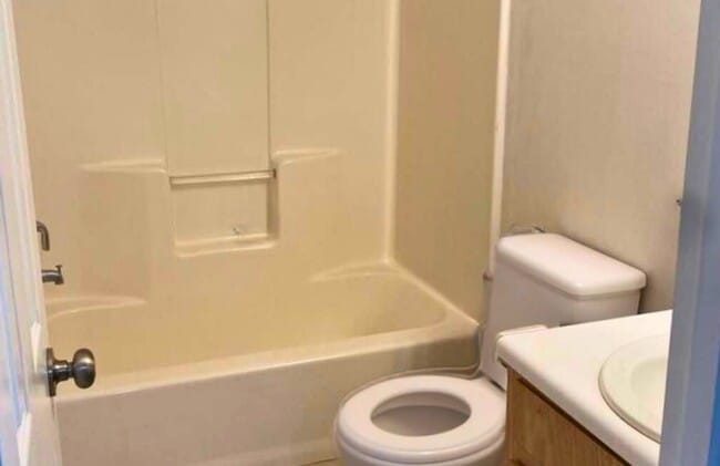 Building Photo - Prime Location! 4-Bedroom Home with Fenced Yard – Minutes from I-95 & Kings Bay