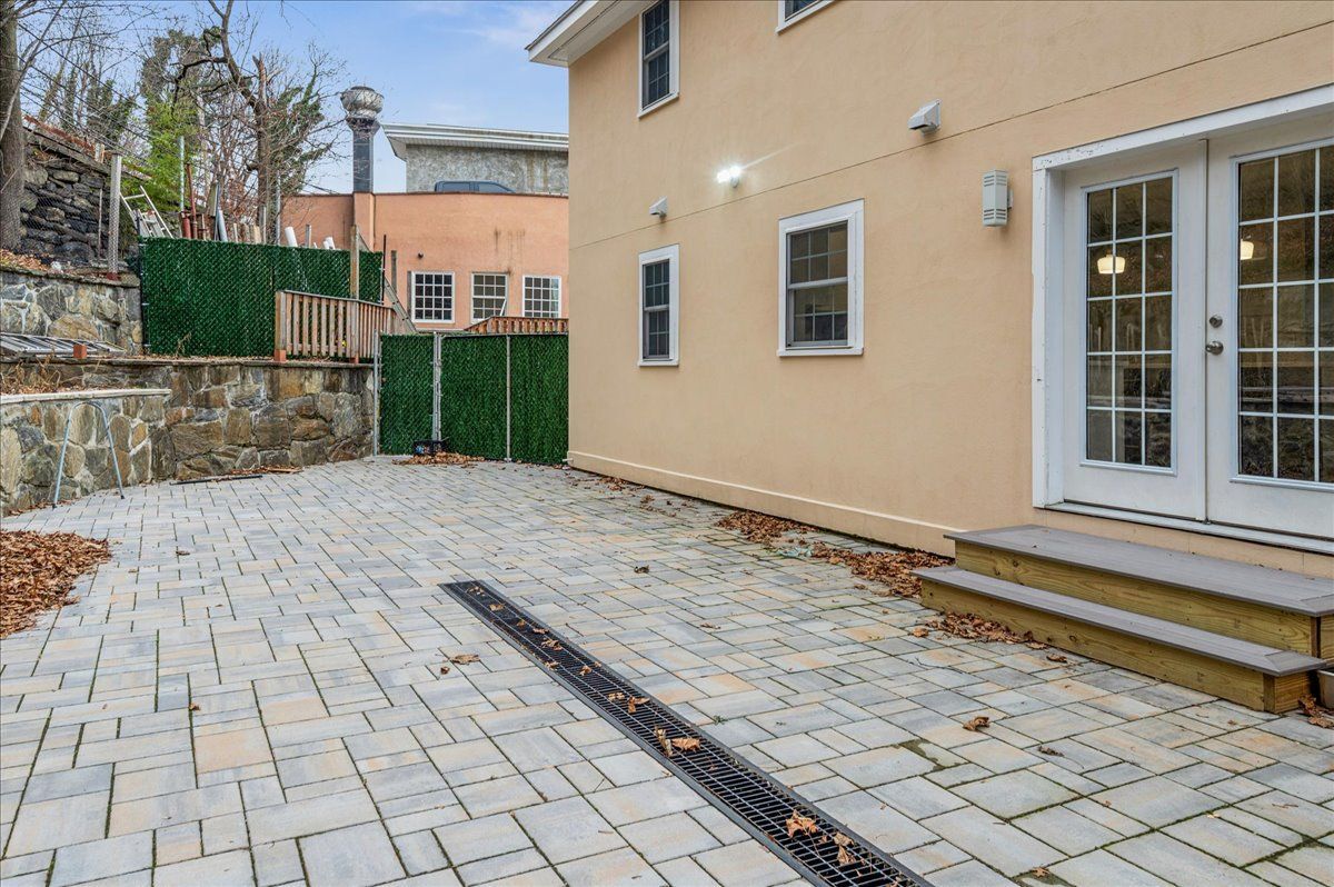 Building Photo - 187 Orchard St