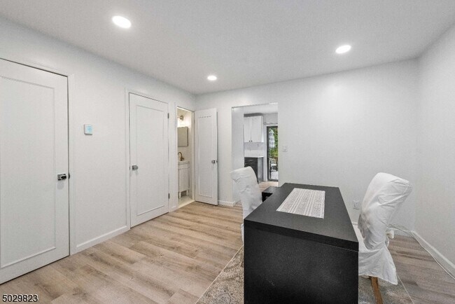 Building Photo - 122 Stedwick Dr
