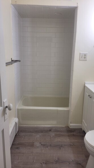 Building Photo - 258 Vine St