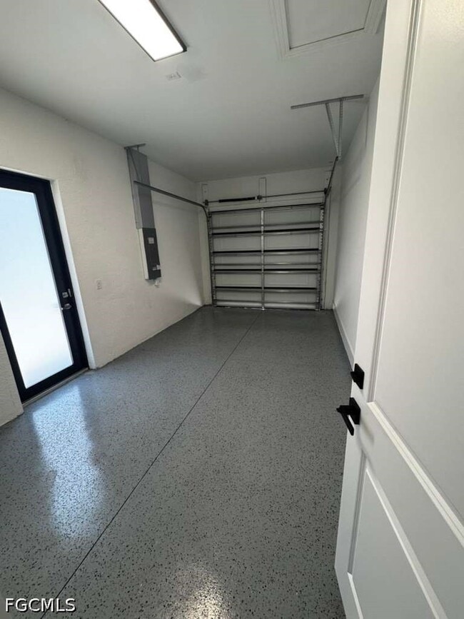 Building Photo - 1037 Barcelona St E