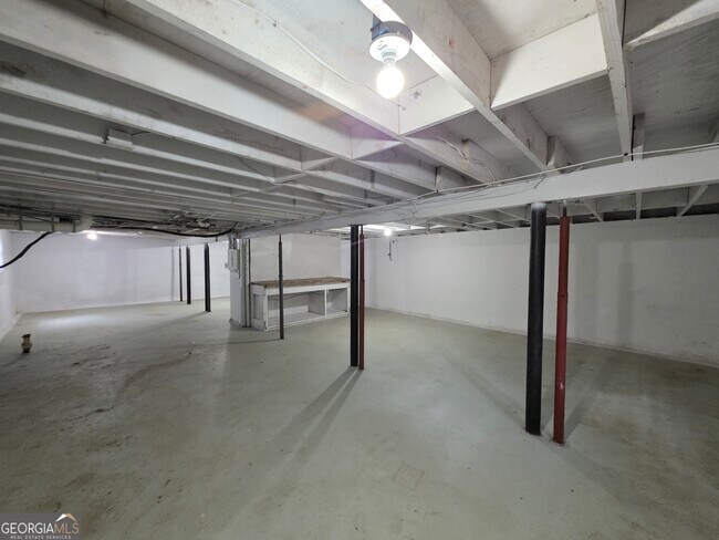Building Photo - 3460 Meadowview Dr