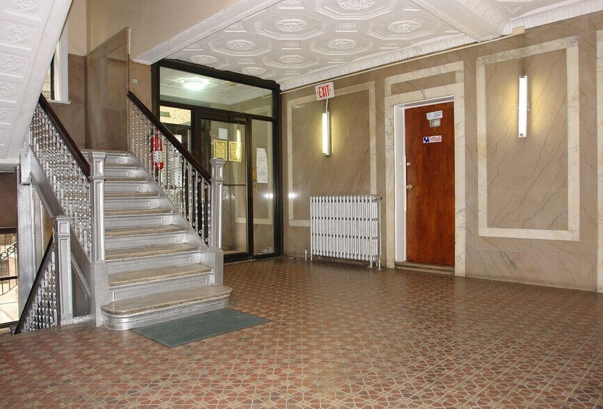 Building Photo - 148 37th St